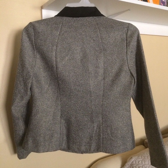 R&K Originals Blazer Sz6 Tweedy Gray Four Button Contrast Collar Fitted Pre-Owne - Picture 2 of 11